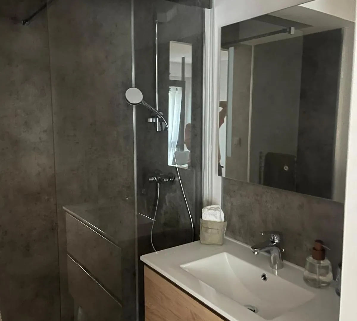 2 Appartement Rdc Avec Exterieur Millau 0*,  Francia